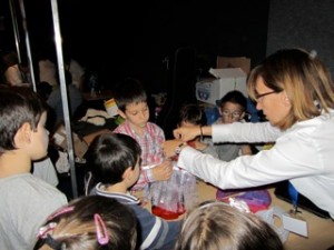 Bambini, robot e maestra Bambini, robot e maestra