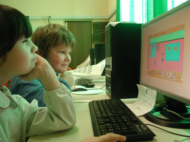 Gli alunni al computer Gli alunni al computer