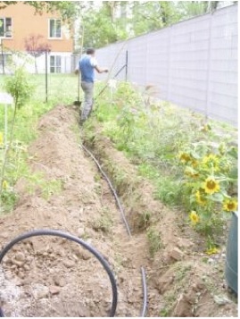 La posa in opera dell'impianto di irrigazione La posa in opera dell'impianto di irrigazione