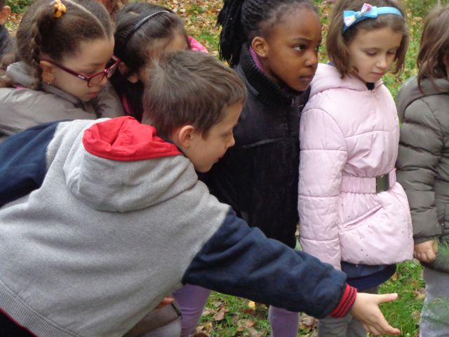 Gli alunni di classe Prima nel Giardino delle Farfalle