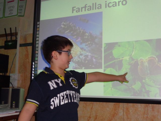 Gli alunni di classe Quarta spiegano ai compagni di Prima