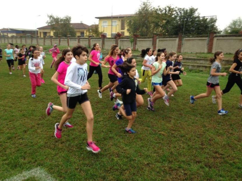 Le ragazzine durante la corsa.