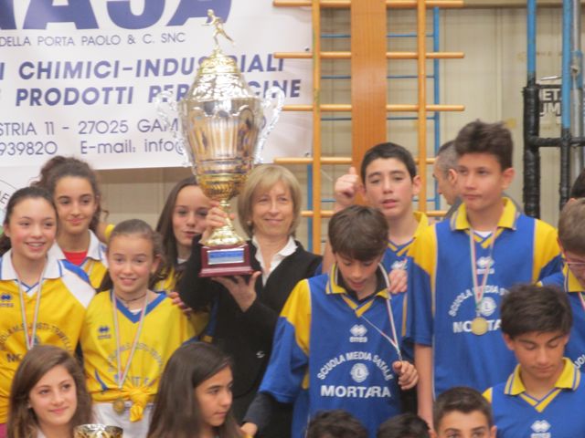 La preside, Piera Varese, con i giovani atleti