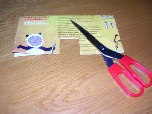 Si intagliano dei piccoli quadrati Si intagliano dei piccoli quadrati