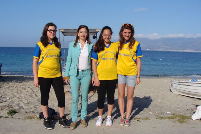 Le atlete in riva al mare