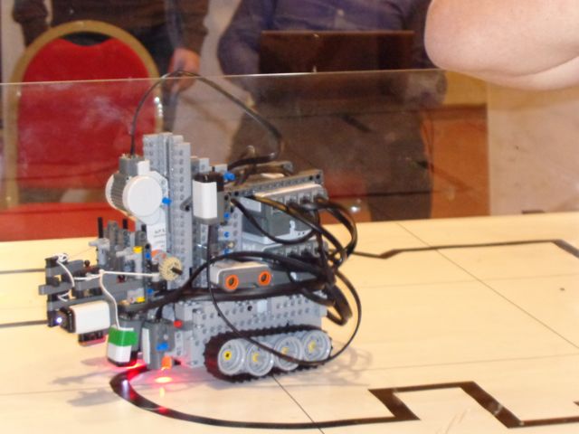 Un robot delle categorie senior Un robot delle categorie senior