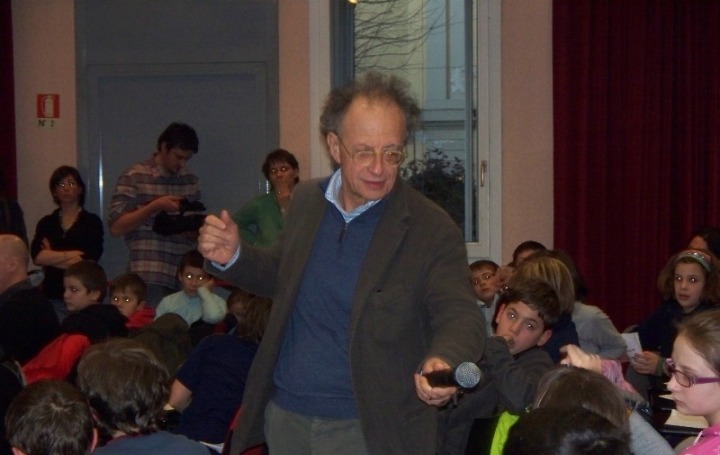 L'incontro di Colombo con gli alunni in aula magna