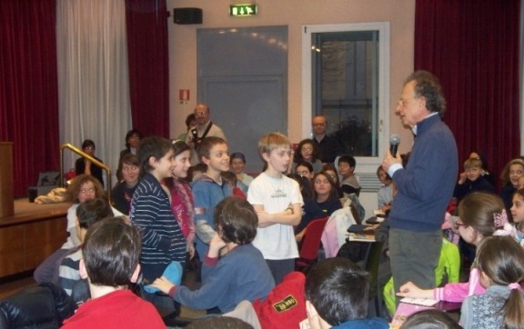 L'incontro di Colombo con gli alunni in aula magna