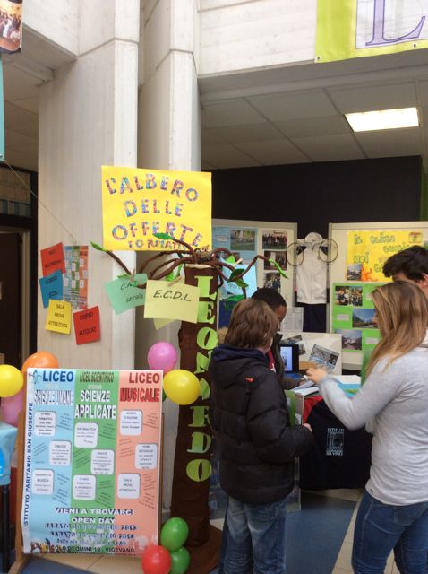 Campus dell'orientamento nella hall dell'edificio Campus dell'orientamento nella hall dell'edificio