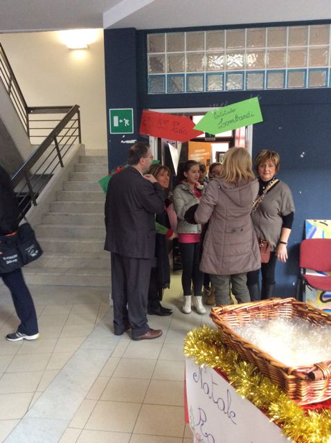 La dirigente scolastica e l'assessore all'Istruzione presenti al Salone La dirigente scolastica e l'assessore all'Istruzione presenti al Salone