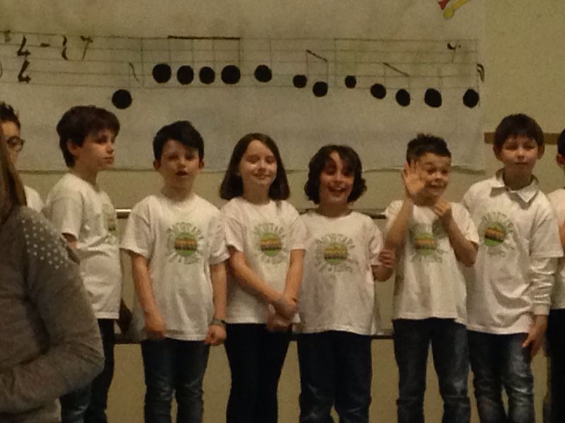 Alunni di Seconda durante uno spettacolo