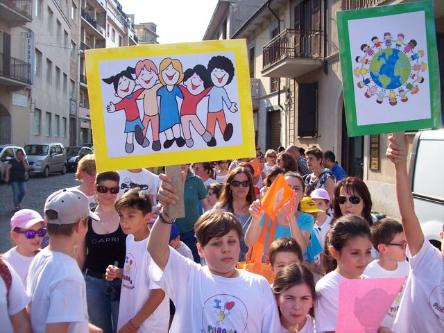 Alunni con i cartelli