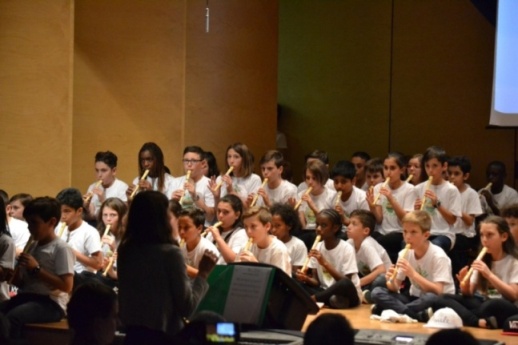 Esibizione con il flauto dolce.